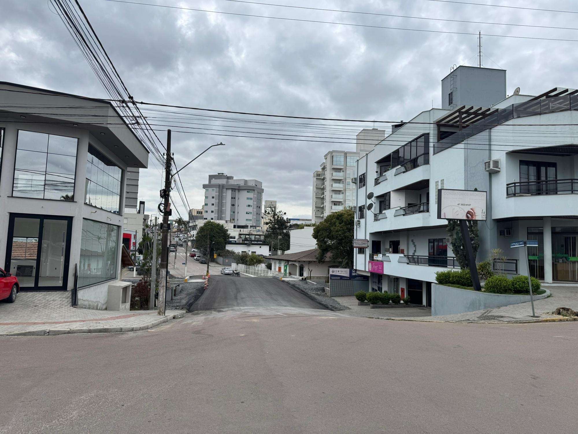 Concluída a obra de pavimentação nas cabeceiras da ponte da Rua Governador Celso Ramos
